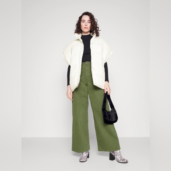 NEW UGG - Sydnee Reversible Puffer Vest - Picture 2 of 16